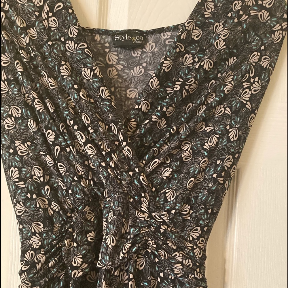 Style and cold women’s V-neck dress